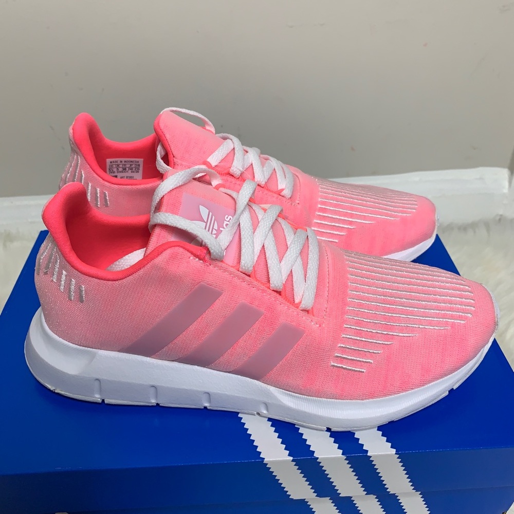 Adidas Swift Run Shoes Youth Size 5.5 New